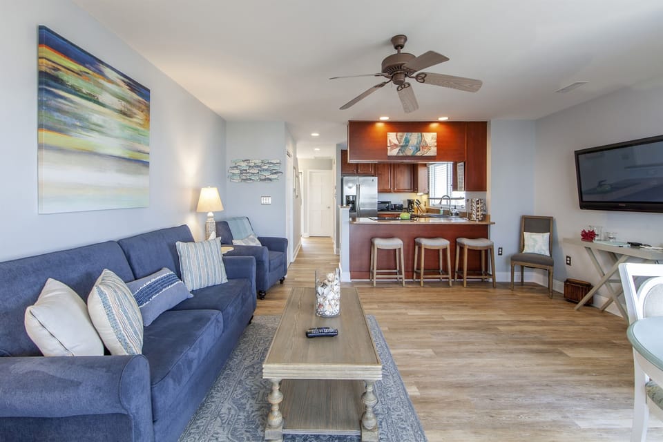 OPEN KITCHEN & LIVING