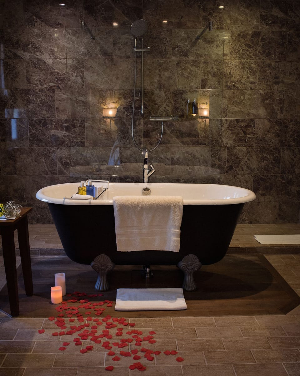 Master Double Room  | Deep soaking bathtub