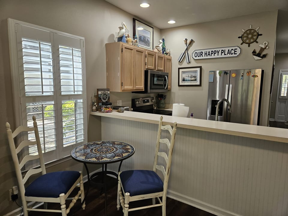 Cozy dining spot for 2!  Plus another table for 2 in the front lock-out bedroom!