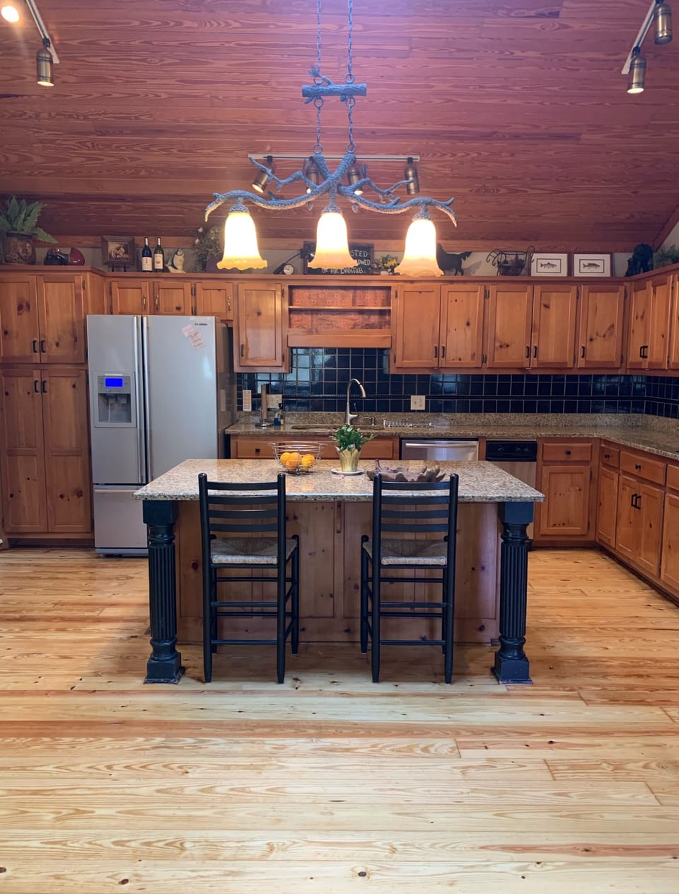 Eat-in, open kitchen. 