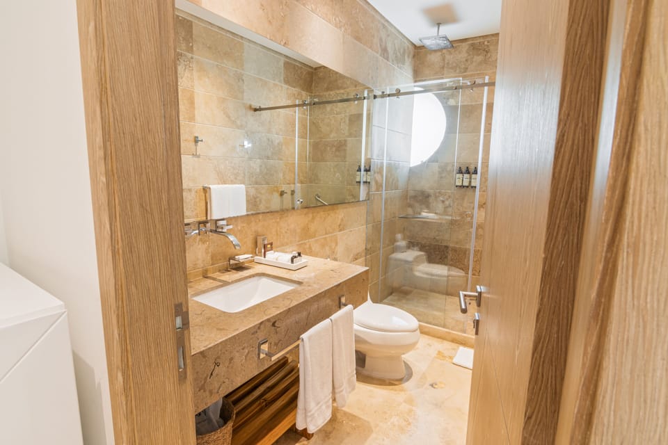 Luxury Room (Bay View) | Bathroom | Shower, rainfall showerhead, free toiletries, hair dryer
