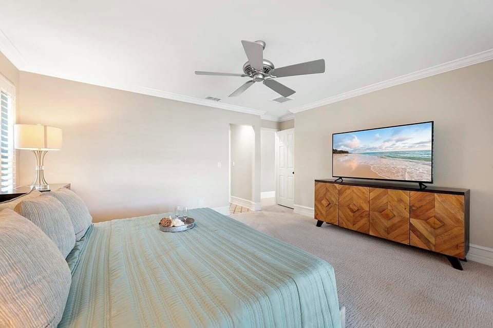 Large Smart TV and En-Suite Bathroom