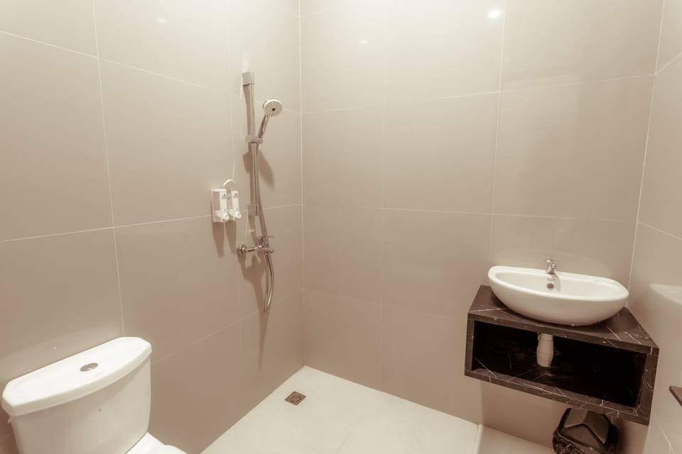 Superior Double or Twin Room | Bathroom | Shower, slippers, towels, soap
