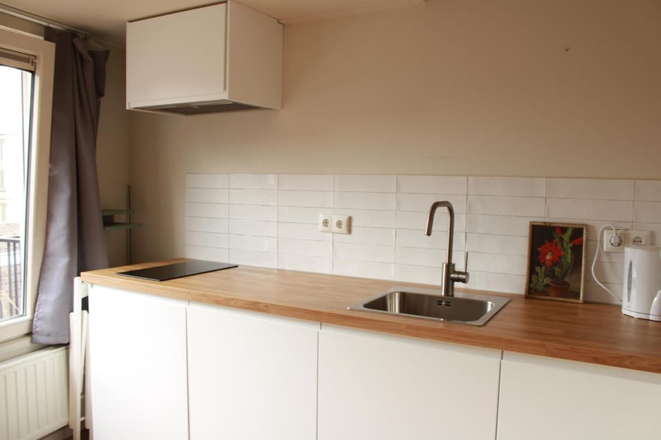 Coffee/tea maker, electric kettle