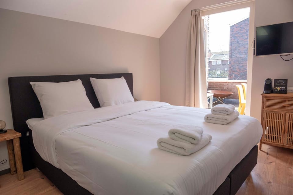Individually decorated, individually furnished, free WiFi, bed sheets