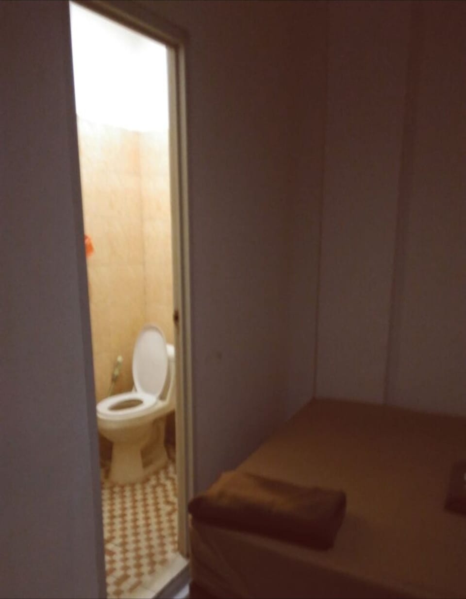 Standard Room | Bathroom | Shower, rainfall showerhead, towels
