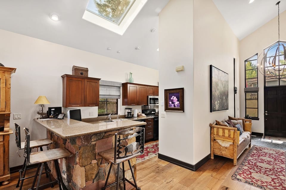 House, 4 Bedrooms | Private kitchen | Fridge, oven, stovetop, coffee/tea maker