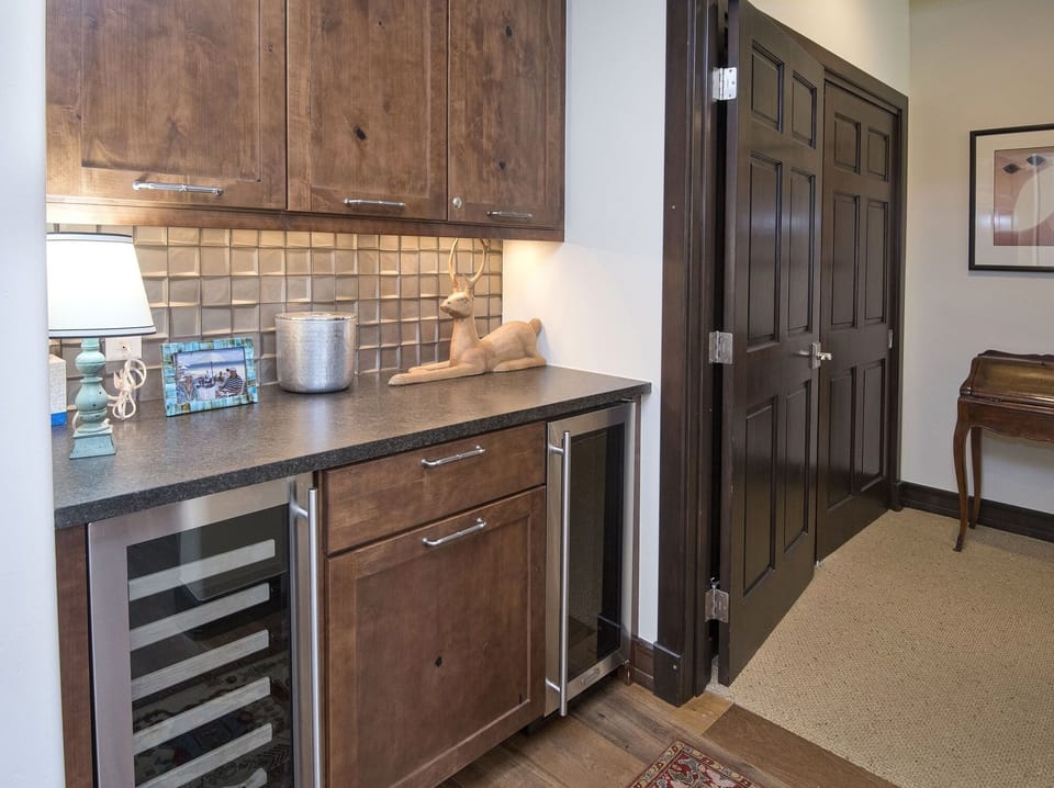 House, 4 Bedrooms | Private kitchen | Fridge, oven, stovetop, coffee/tea maker