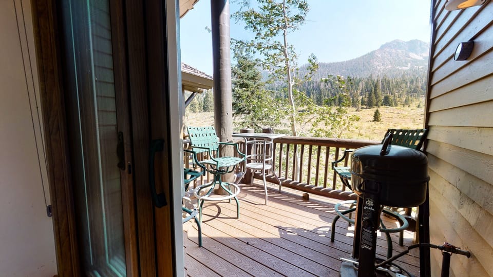 Condo, 4 Bedrooms | Property grounds