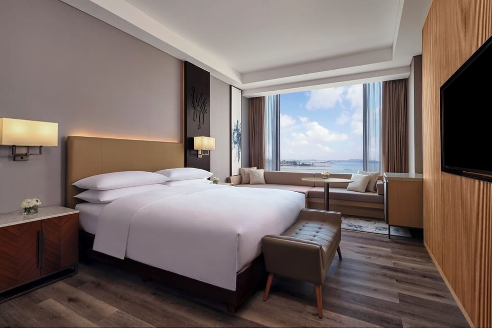 Room, 1 King Bed, Ocean View | Premium bedding, minibar, in-room safe, desk