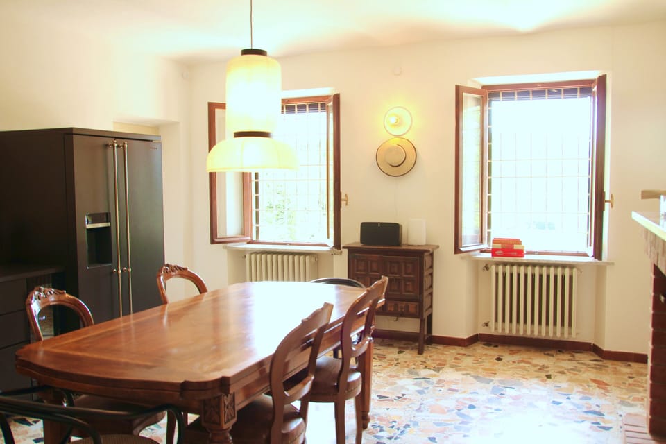 Big windows allowing lots of daylight