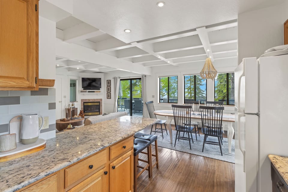 Breakfast bar and Dining table