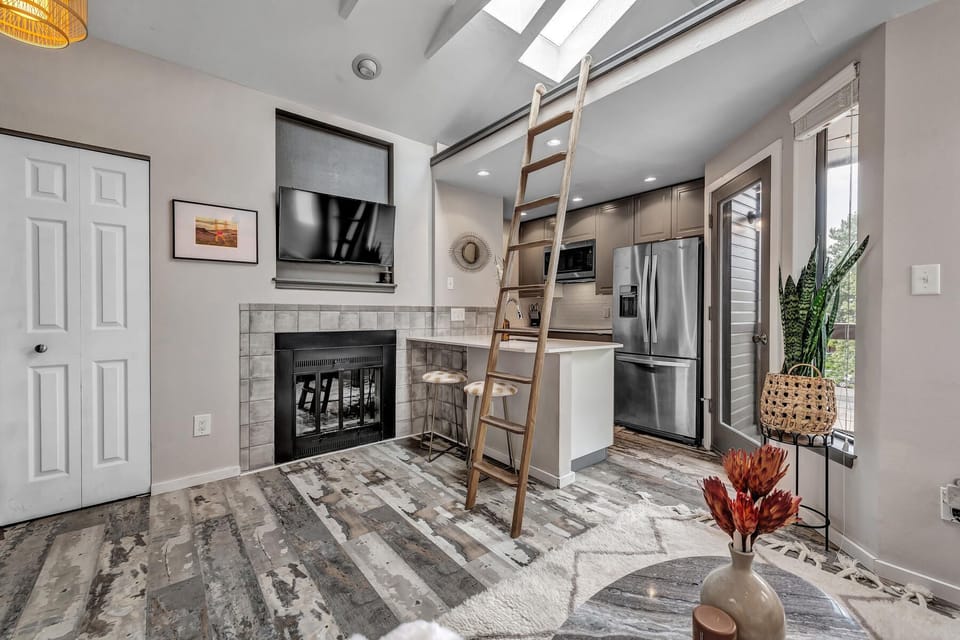 Gorgeous open space with loft