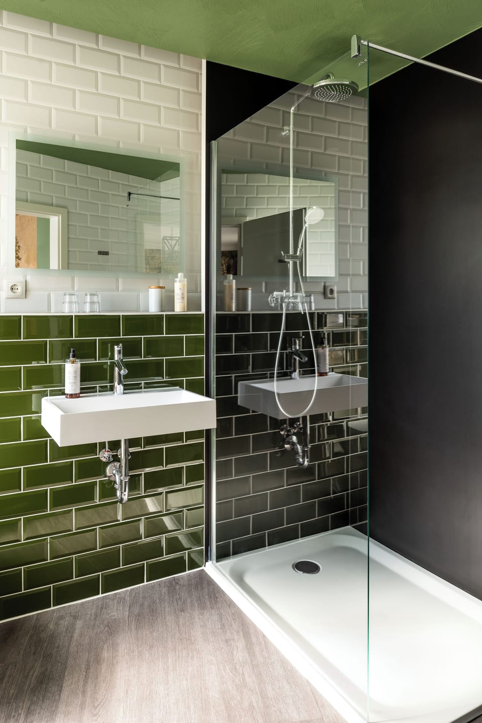 Superior Double Room | Bathroom | Free toiletries, hair dryer, slippers, towels