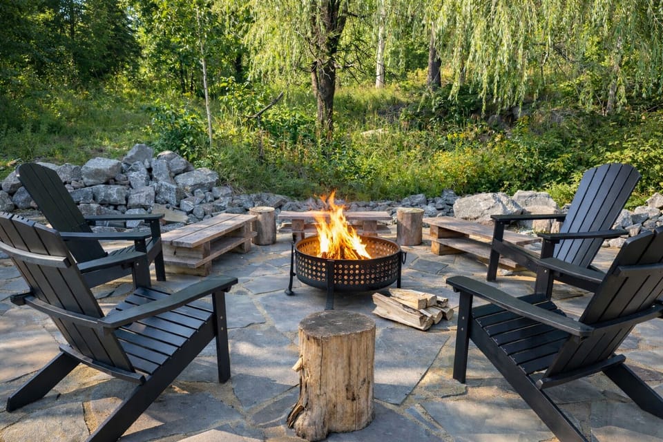 Imagine yourself gathered around the fire pit, flames glowing as you settle into the night beside the sauna. The perfect spot to unwind after exploring Gooseberry Falls, Split Rock and Tettegouche. All 3 are within an easy 15 minute drive! 