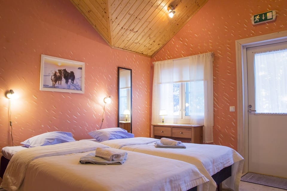 Comfort Double or Twin Room | Blackout drapes, iron/ironing board, bed sheets