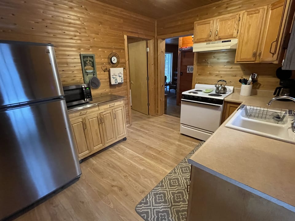 Fully stocked kitchen!