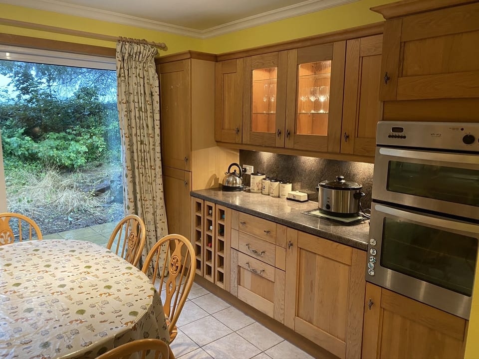 Cottage | Private kitchen | Fridge, microwave, oven, stovetop