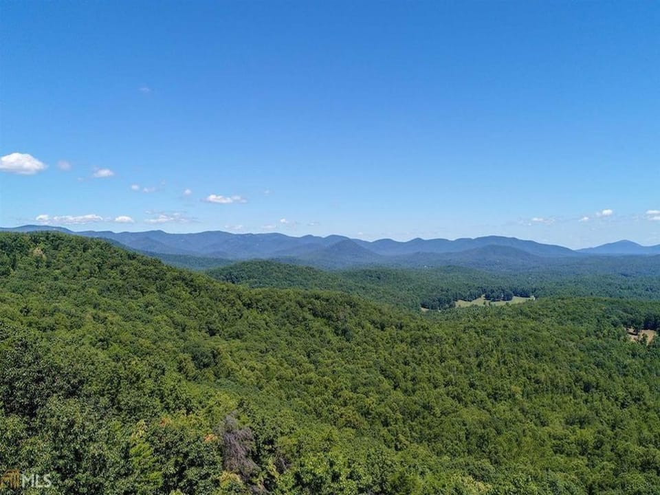 A glimpse of the mountains
