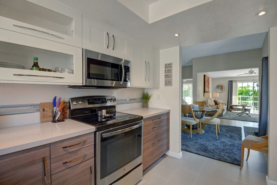 10 KITCHEN REVERSE.jpg
