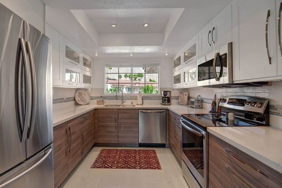 8 KITCHEN.jpg