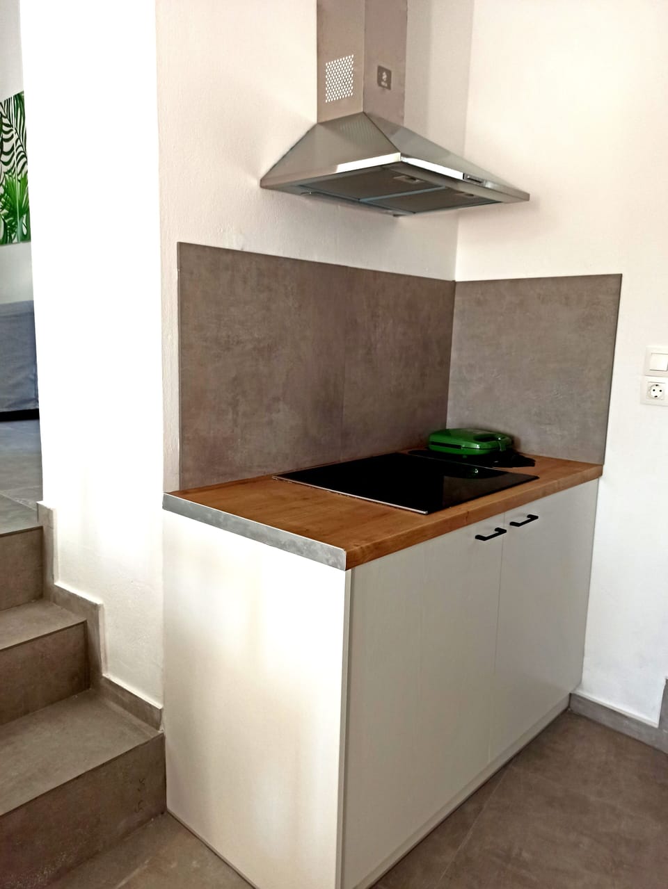 Deluxe House | Private kitchen | Full-size fridge, microwave, stovetop, espresso maker