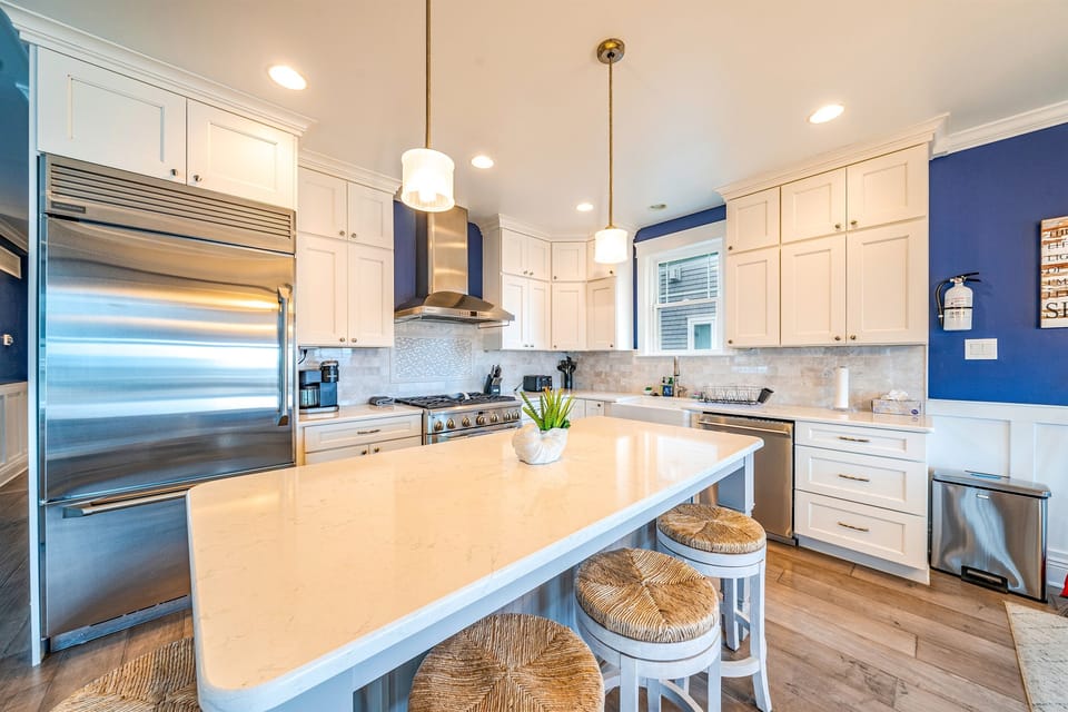 Enjoy breakfast at this marble kitchen island
