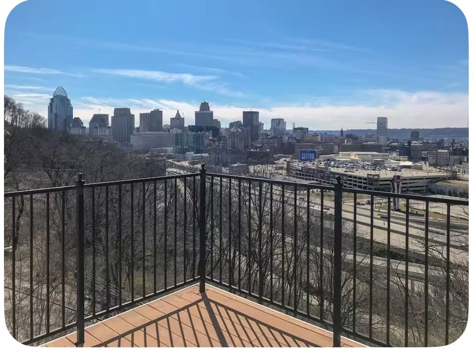Front left corner rooftop view