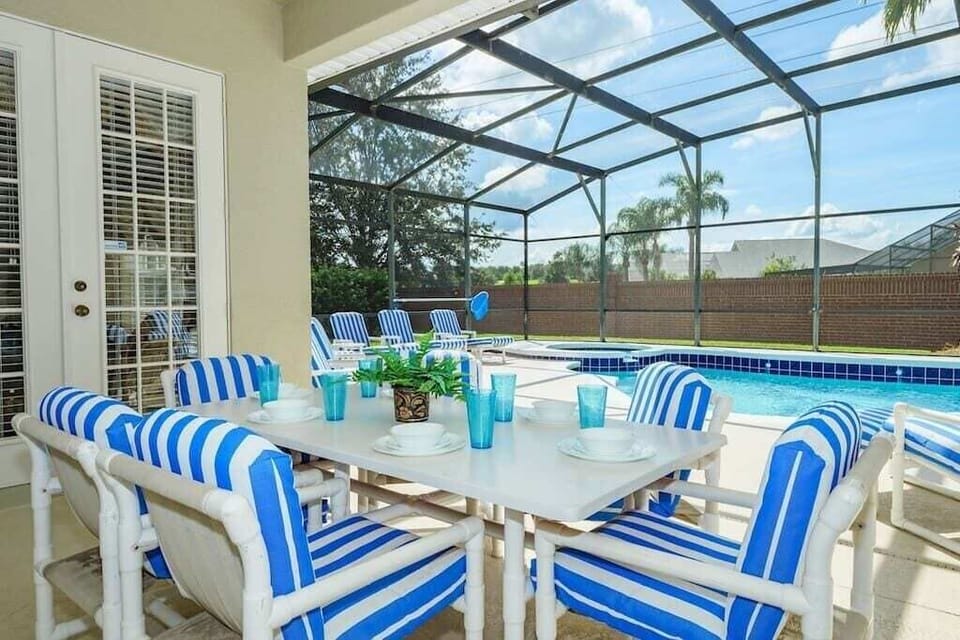 Beautiful South Facing Pool with Privacy