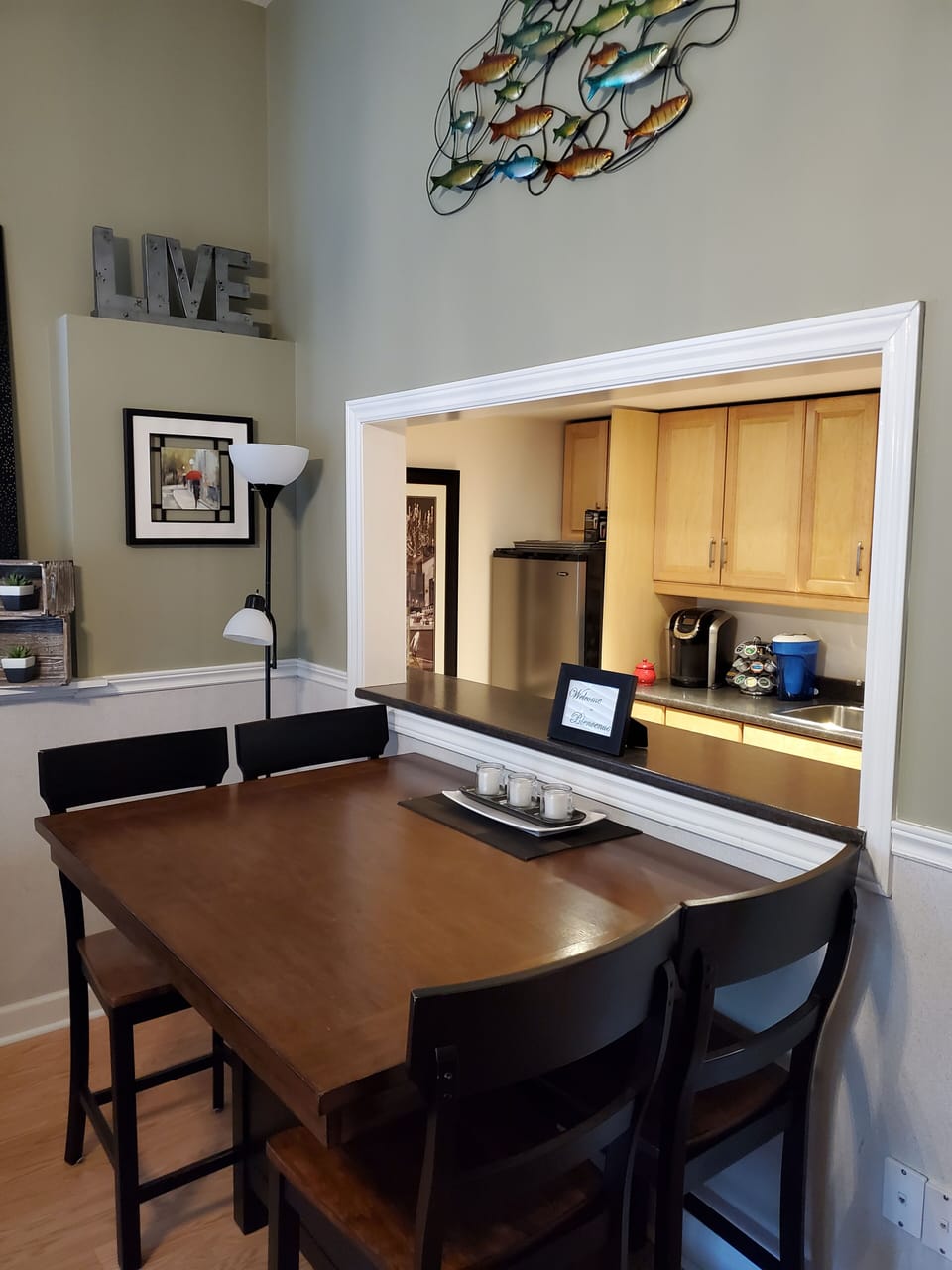 Guest suite amenities include 4 chair dining table