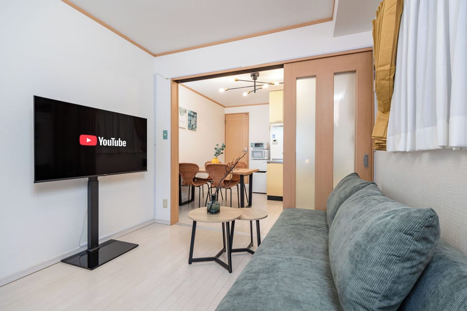 Deluxe Apartment | Living area | Flat-screen TV