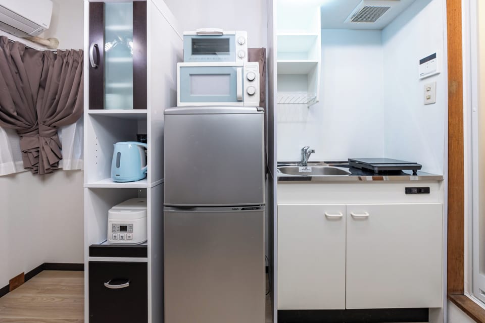 City Apartment | Private kitchen | Fridge, microwave, cookware/dishes/utensils