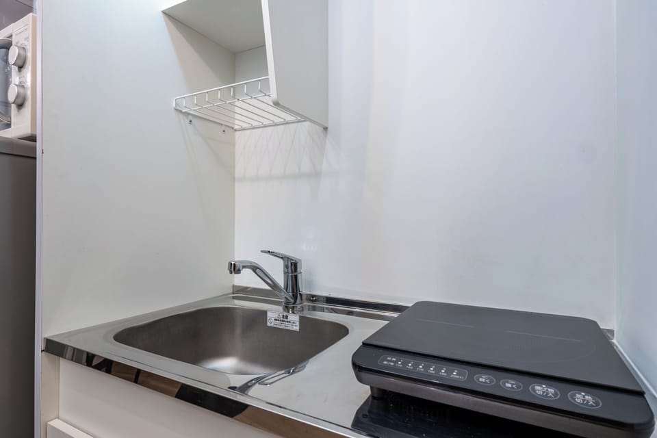 City Apartment | Private kitchen | Fridge, microwave, cookware/dishes/utensils