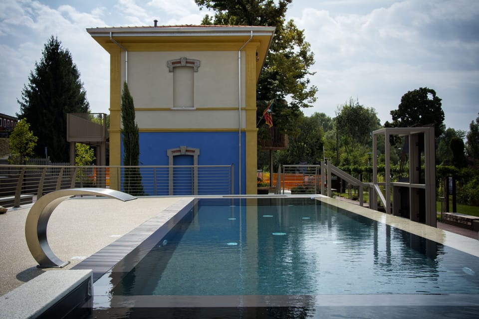 Seasonal outdoor pool, sun loungers