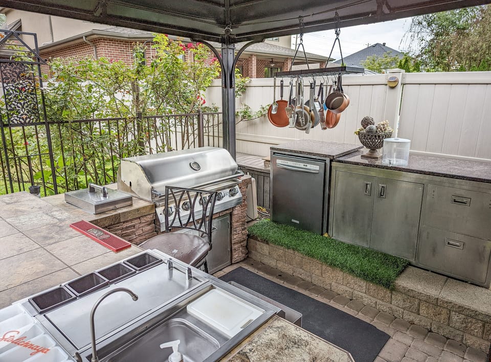 Fully appointed outdoor kitchen with fridges, double convection oven, large BBQ.