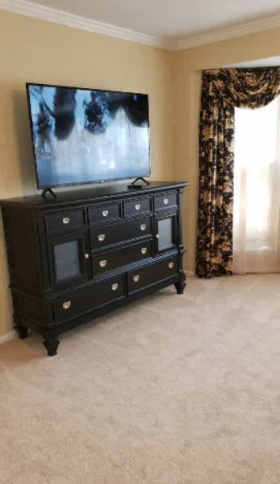 Warmly decorated Main Bedroom Suite on the main floor with Roku TV, Netflix