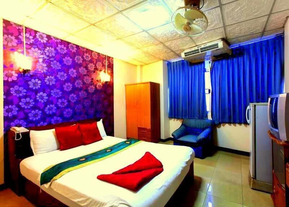 In-room safe, desk, blackout drapes, free WiFi