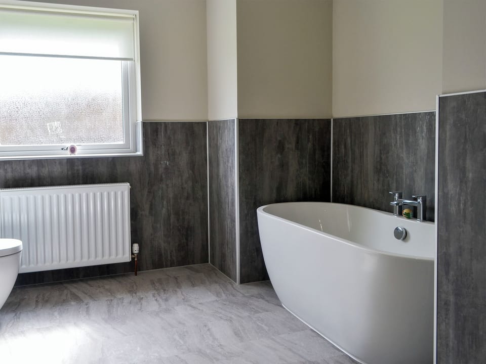 Bathroom | Dinduff Lodge - Dinduff Lodge and Quarter Acre House, Low Dinduff, near Stranraer