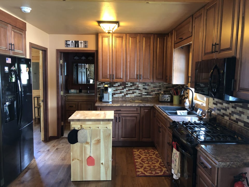 Full Kitchen with Keurig and regular coffee pot