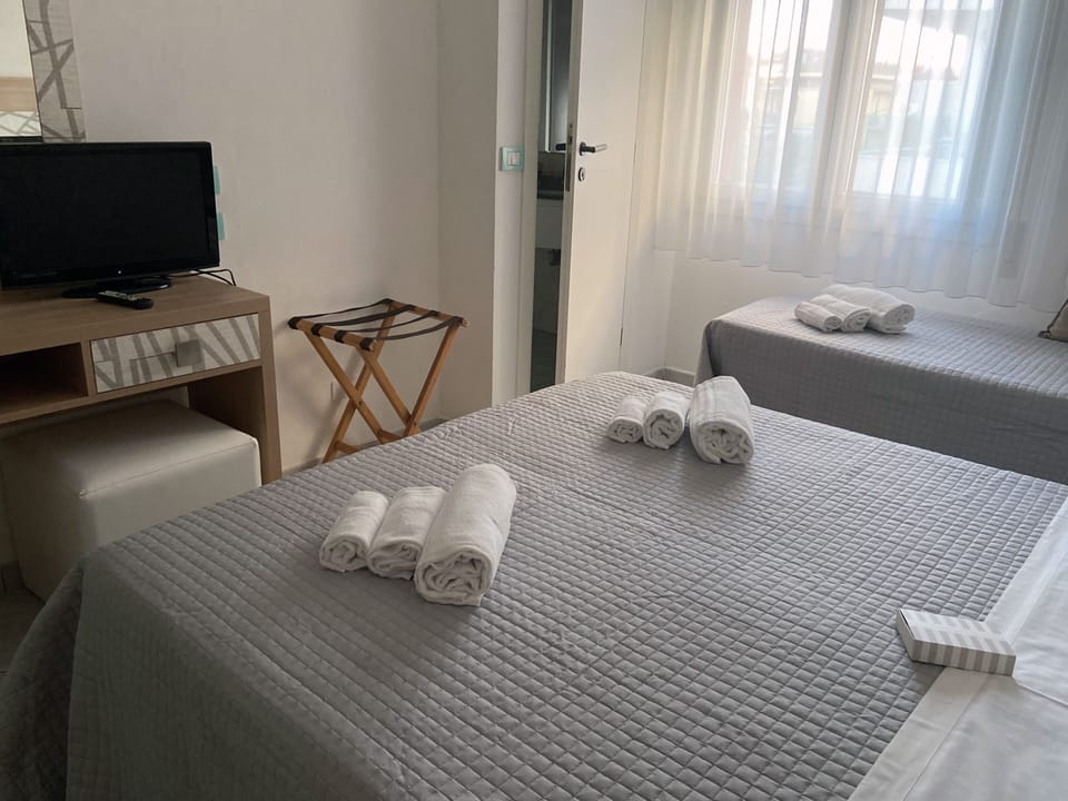 Economy Triple Room | Free WiFi