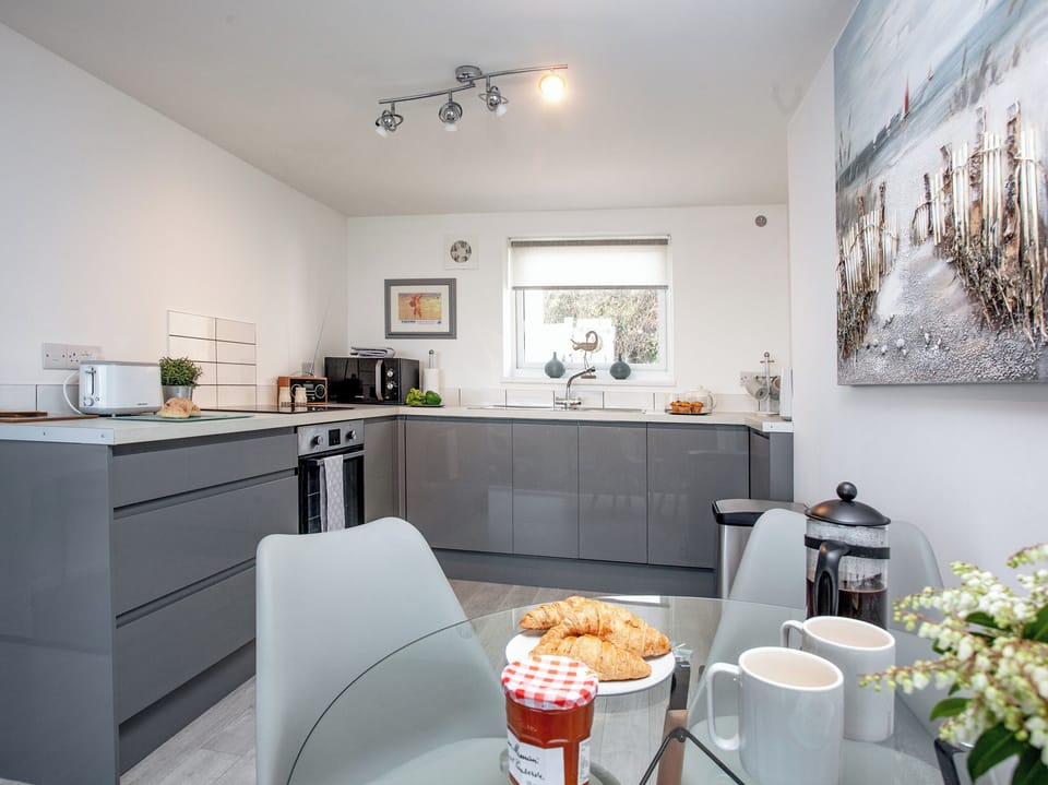 Kitchen/diner | Herons Haven - Harbourside Holiday Apartments - Herons Haven, Paignton