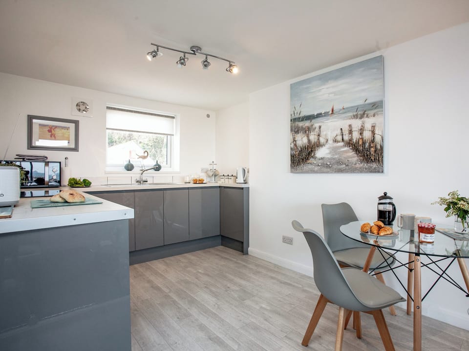 Kitchen/diner | Herons Haven - Harbourside Holiday Apartments - Herons Haven, Paignton