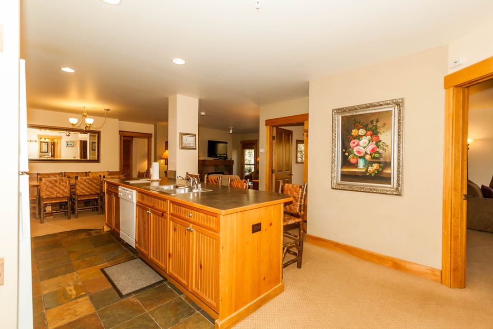 Apartment (3 Bedrooms) | Private kitchen | Oven, toaster, cookware/dishes/utensils