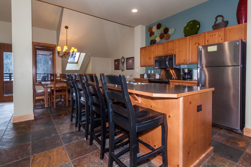 Condo, 4 Bedrooms | Private kitchen | Oven, toaster, cookware/dishes/utensils