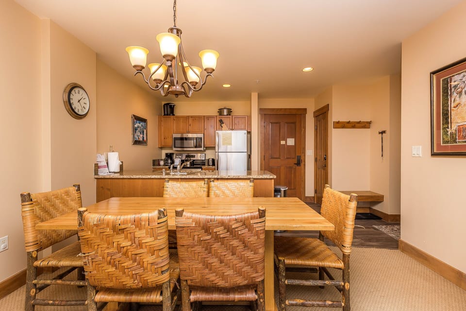 Apartment (2 Bedrooms) | Dining