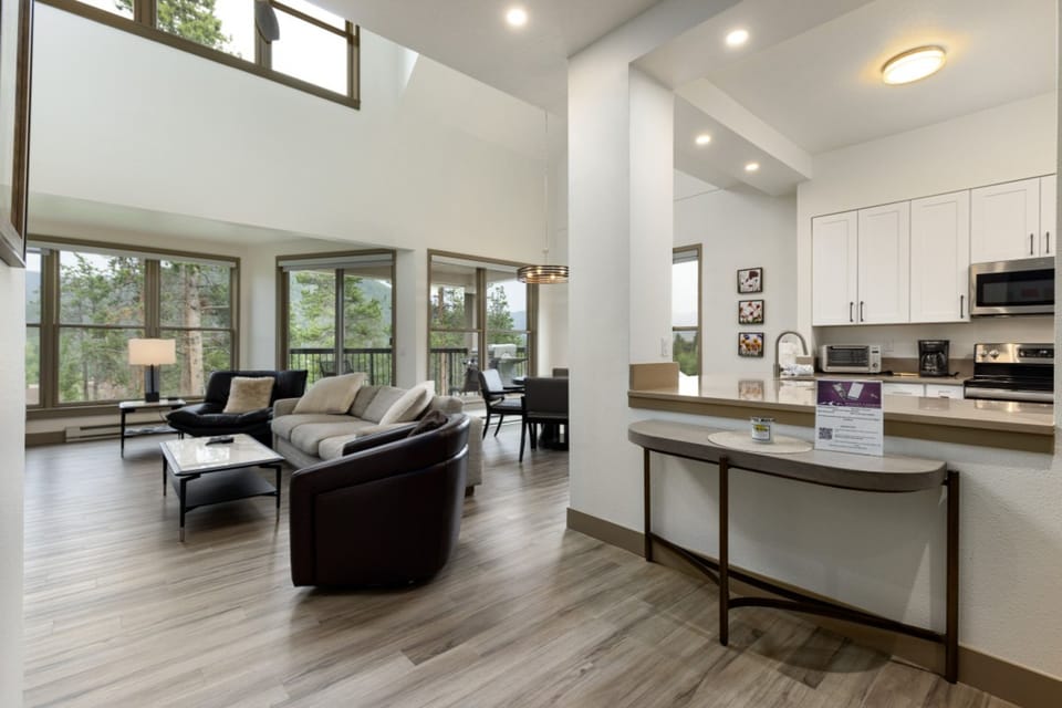 Condo, 3 Bedrooms | Living area