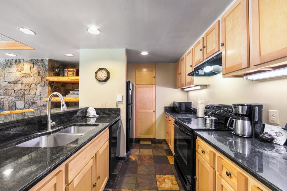 Condo (4 Bedrooms) | Property amenity