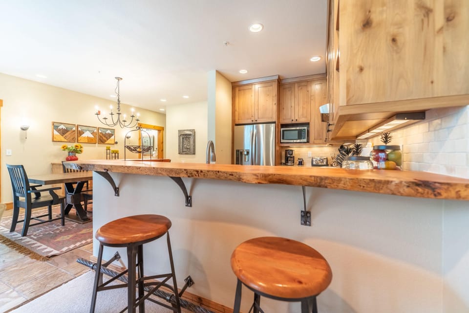 Apartment, 4 Bedrooms (8741) | Private kitchen | Oven, cookware/dishes/utensils