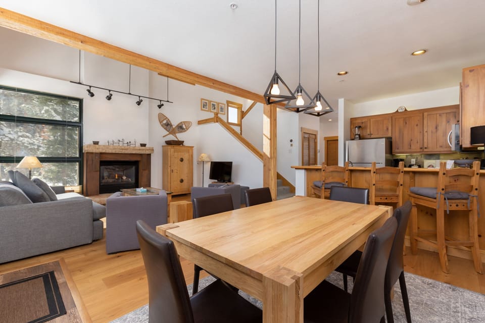 Townhome, 2 Bedrooms | Dining