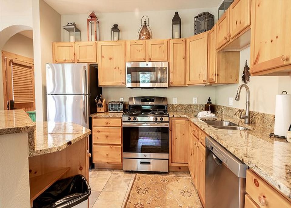 Condo, 2 Bedrooms | Private kitchen | Microwave, oven, stovetop, dishwasher